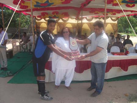 Fareplay cup to Fabindia team by Principal _ MLA